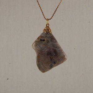 Stone pendent necklace